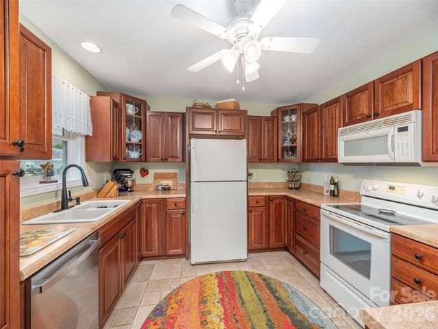 22 Cottage Loop, Waynesville, NC 28785