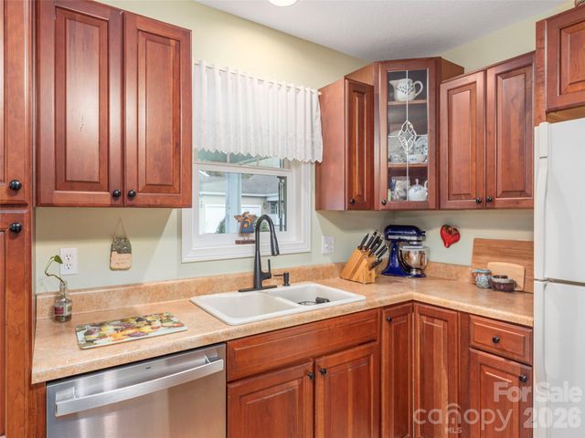 22 Cottage Loop, Waynesville, NC 28785