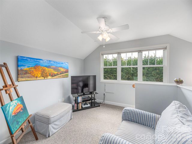 22 Cottage Loop, Waynesville, NC 28785