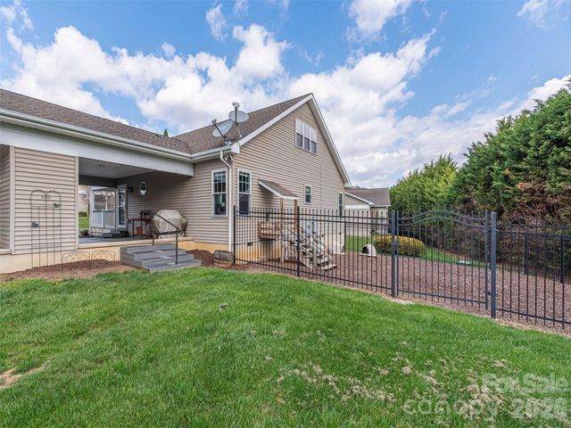22 Cottage Loop, Waynesville, NC 28785
