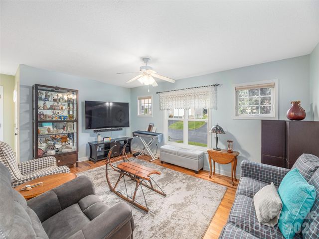 22 Cottage Loop, Waynesville, NC 28785