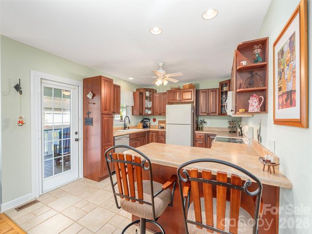 22 Cottage Loop, Waynesville, NC 28785