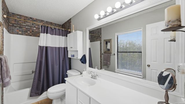 1065 Stone Trl, New Braunfels, TX 78130