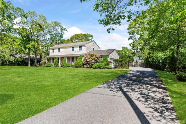 15 Oak Lane, Hampton Bays, NY 11946
