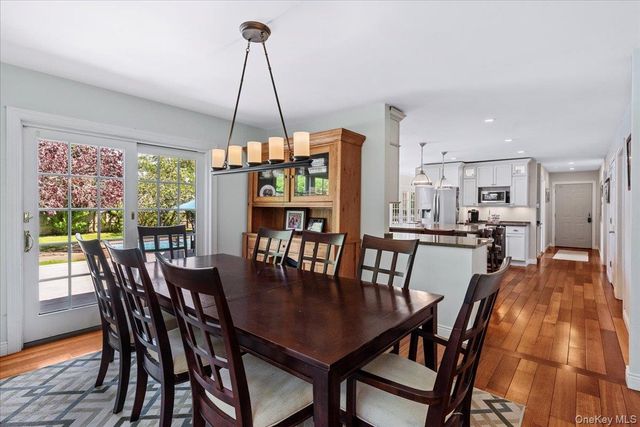 15 Oak Lane, Hampton Bays, NY 11946