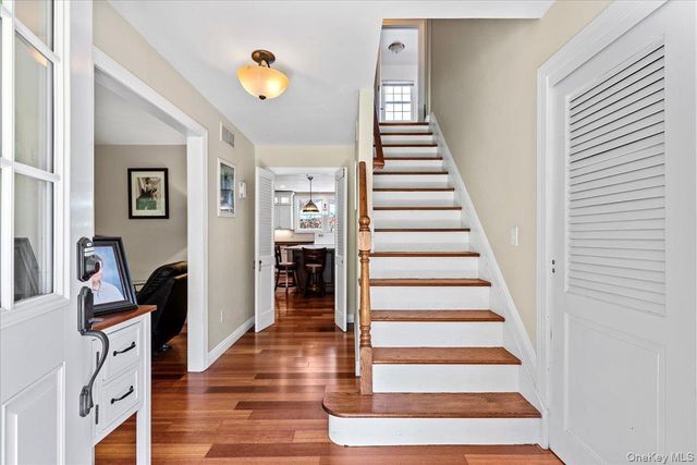 15 Oak Lane, Hampton Bays, NY 11946