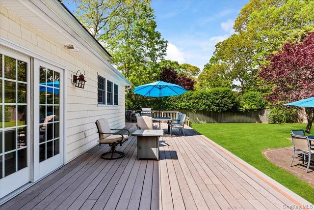 15 Oak Lane, Hampton Bays, NY 11946