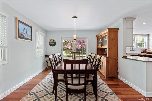 15 Oak Lane, Hampton Bays, NY 11946