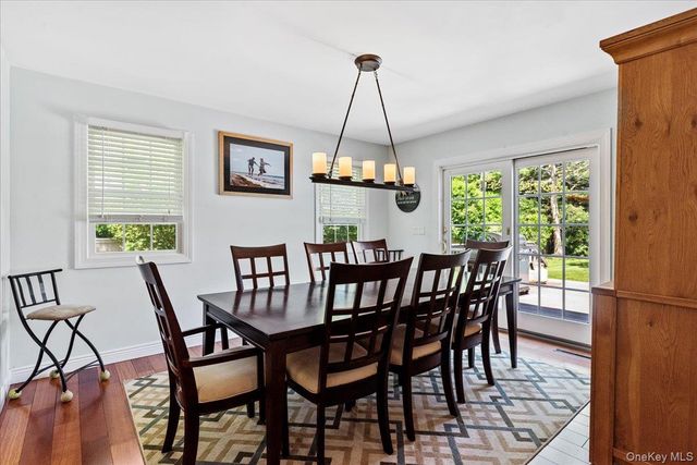 15 Oak Lane, Hampton Bays, NY 11946