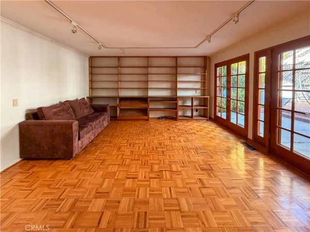 5516 Ethel Avenue, Sherman Oaks, CA 91401