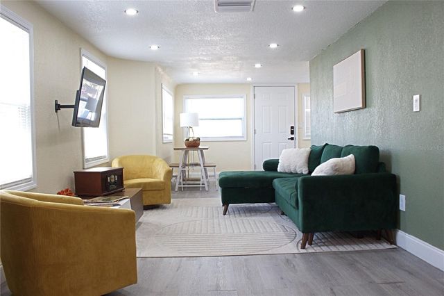 5260 8TH AVENUE N, St Petersburg, FL 33710