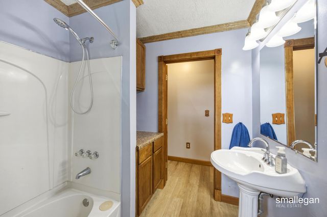 4005 Hendershot Avenue Nw, Alpine Twp, MI 49544
