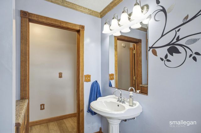 4005 Hendershot Avenue Nw, Alpine Twp, MI 49544