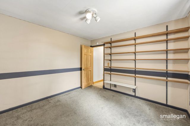 4005 Hendershot Avenue Nw, Alpine Twp, MI 49544
