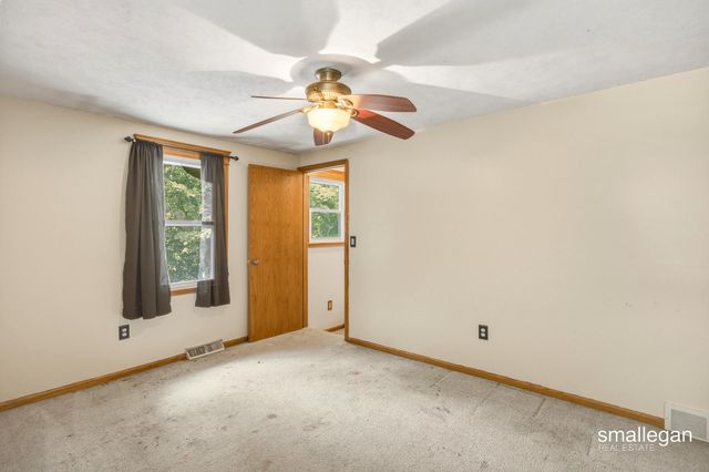 4005 Hendershot Avenue Nw, Alpine Twp, MI 49544