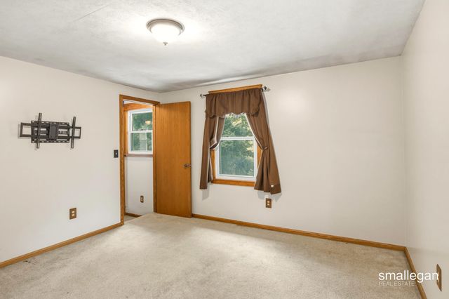 4005 Hendershot Avenue Nw, Alpine Twp, MI 49544
