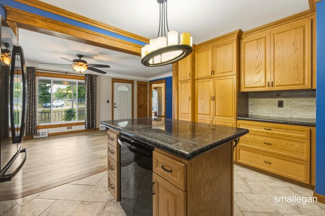 4005 Hendershot Avenue Nw, Alpine Twp, MI 49544