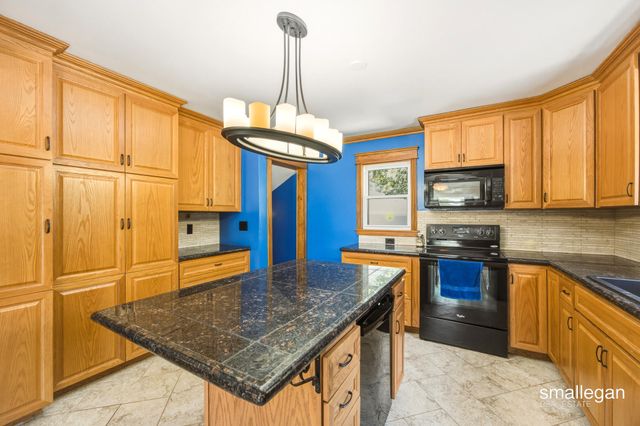 4005 Hendershot Avenue Nw, Alpine Twp, MI 49544