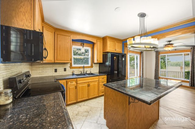 4005 Hendershot Avenue Nw, Alpine Twp, MI 49544