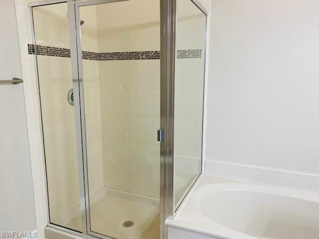 7944 BRISTOL CIR, Naples, FL 34120