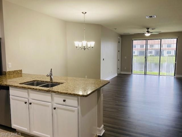 7944 BRISTOL CIR, Naples, FL 34120