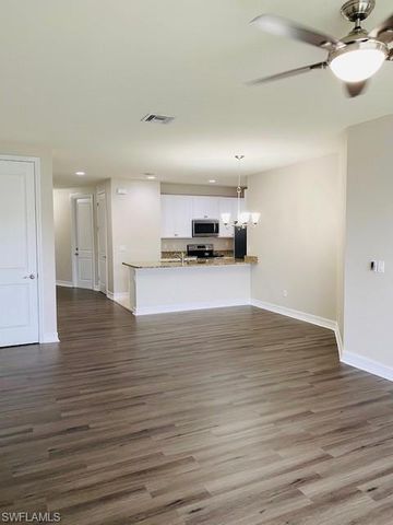 7944 BRISTOL CIR, Naples, FL 34120