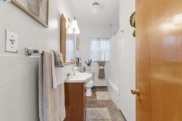 3937 Bayo Street, Oakland, CA 94619