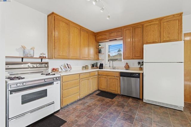 3937 Bayo Street, Oakland, CA 94619