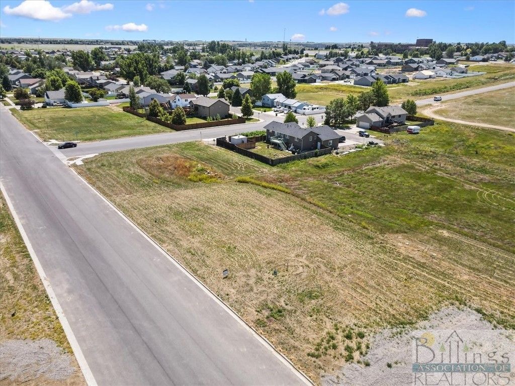2011 Gleneagles Boulevard, Billings, MT 59105 photo 2