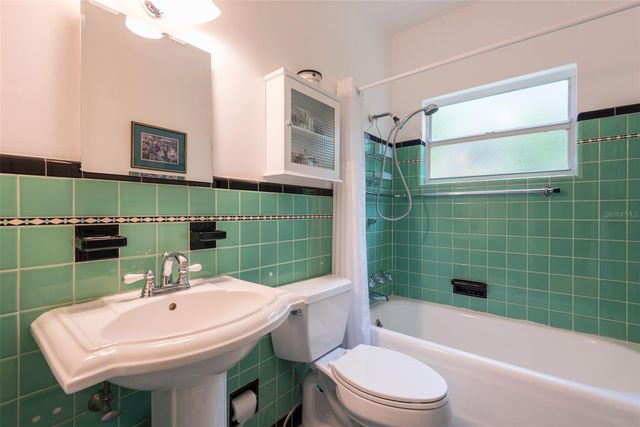 135 17TH AVENUE N, St Petersburg, FL 33704