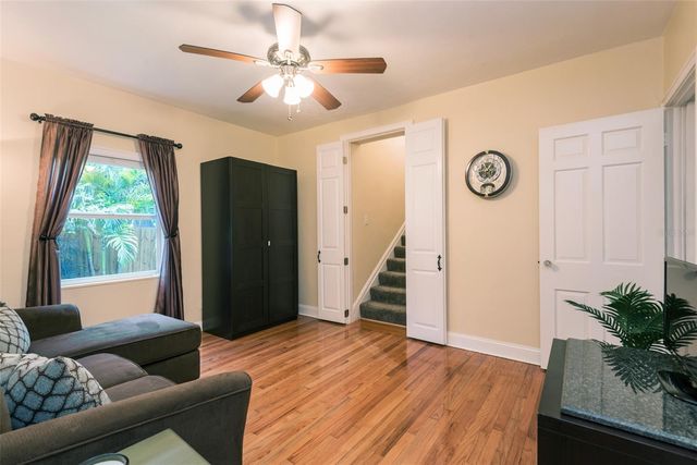 135 17TH AVENUE N, St Petersburg, FL 33704