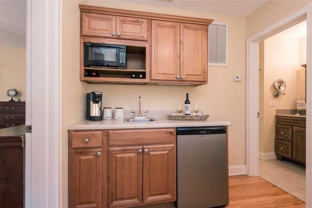 135 17TH AVENUE N, St Petersburg, FL 33704