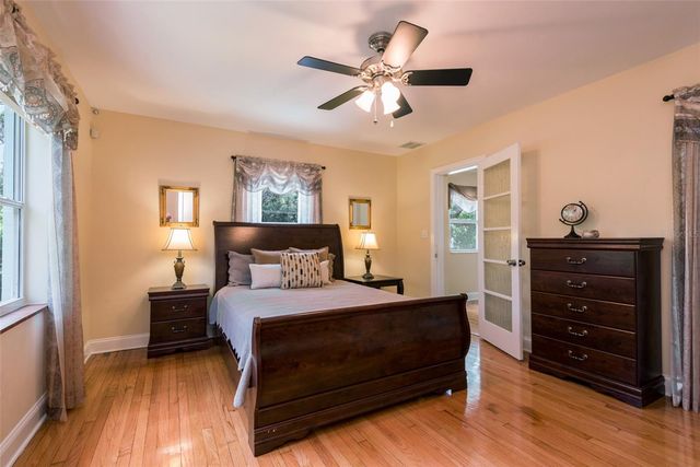 135 17TH AVENUE N, St Petersburg, FL 33704