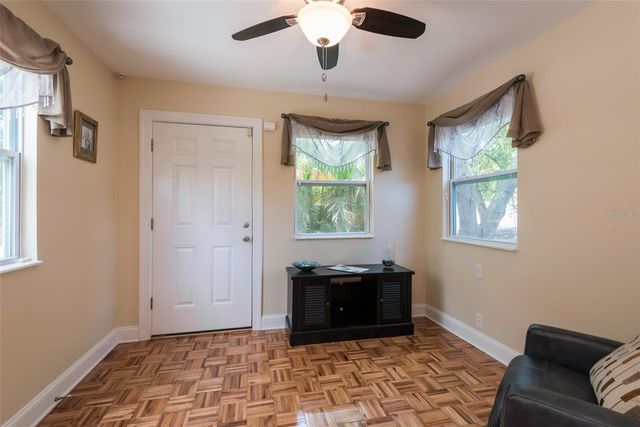 135 17TH AVENUE N, St Petersburg, FL 33704