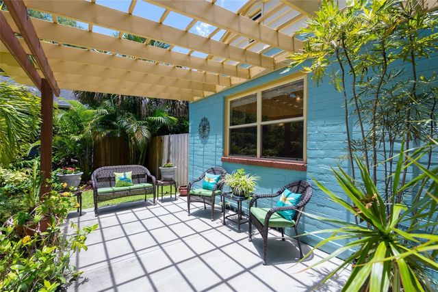 135 17TH AVENUE N, St Petersburg, FL 33704