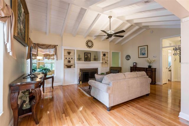 135 17TH AVENUE N, St Petersburg, FL 33704