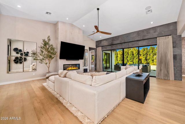 3810 E CLARENDON Avenue, Phoenix, AZ 85018