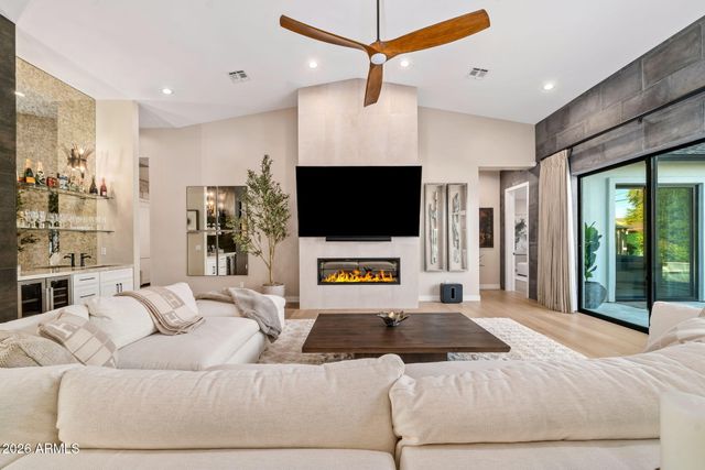 3810 E CLARENDON Avenue, Phoenix, AZ 85018