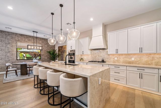 3810 E CLARENDON Avenue, Phoenix, AZ 85018