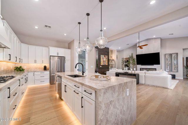 3810 E CLARENDON Avenue, Phoenix, AZ 85018