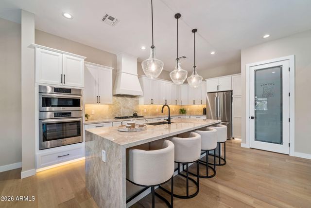 3810 E CLARENDON Avenue, Phoenix, AZ 85018