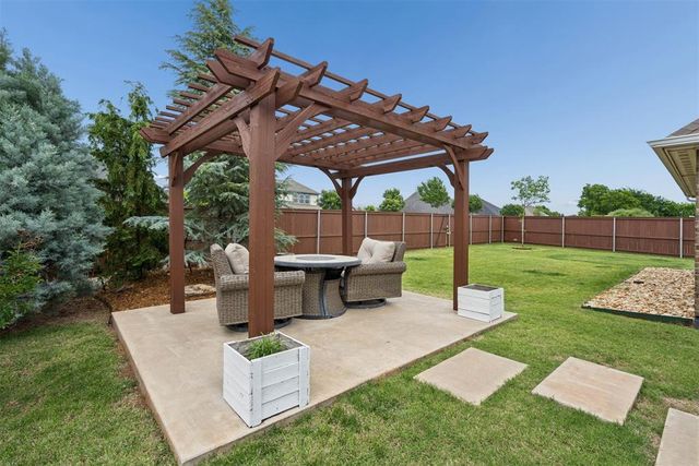 901 NW 184th Court, Edmond, OK 73012