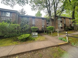 200 Woodmont Avenue APT 100, Bridgeport, CT 06606
