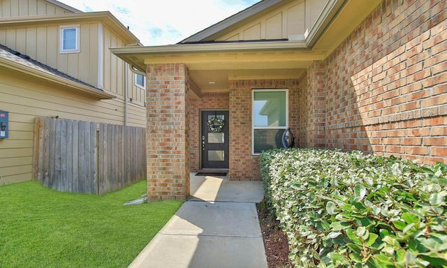 108 Clay Creek Lane, Conroe, TX 77316