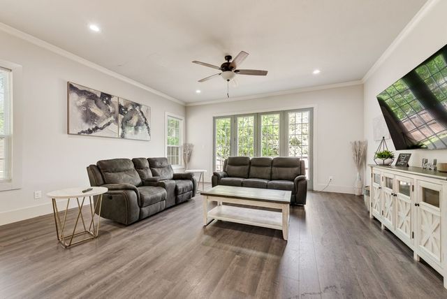 215 Idle Creek Lane, Desoto, TX 75115