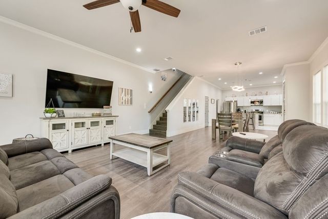 215 Idle Creek Lane, Desoto, TX 75115