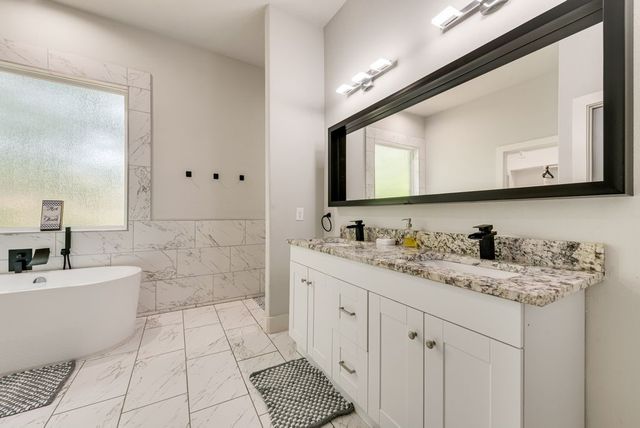 215 Idle Creek Lane, Desoto, TX 75115