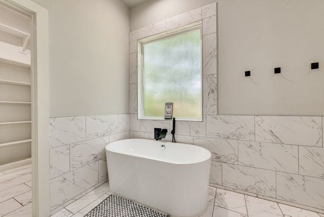 215 Idle Creek Lane, Desoto, TX 75115