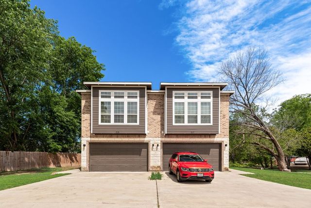 215 Idle Creek Lane, Desoto, TX 75115