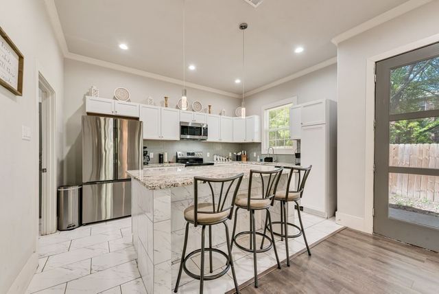 215 Idle Creek Lane, Desoto, TX 75115